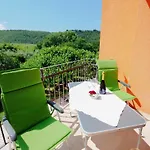 Daire Between Vineyards & Sea *